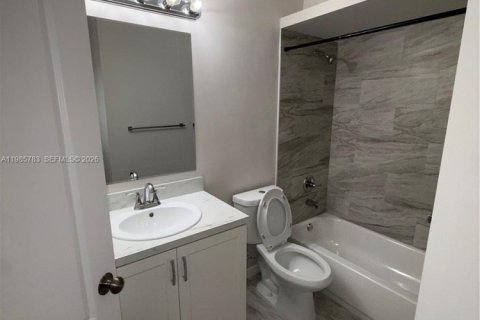 Снять в аренду таунхаус в Пальметто-Бей, Флорида 2 спальни, 104.05м2, № 2047411 - фото 12