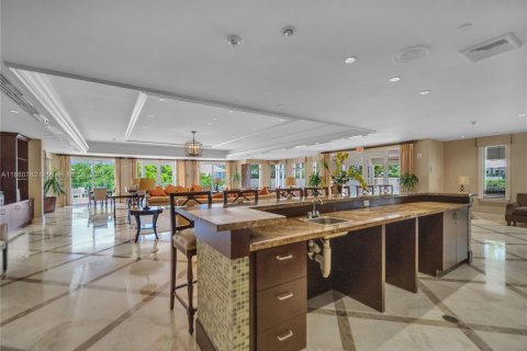 Купить кондоминиум в Авентура, Флорида 2 спальни, 122.63м2, № 1978769 - фото 11