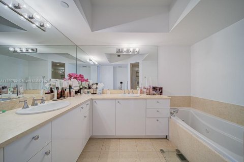 Купить кондоминиум в Авентура, Флорида 2 спальни, 122.63м2, № 1978769 - фото 22