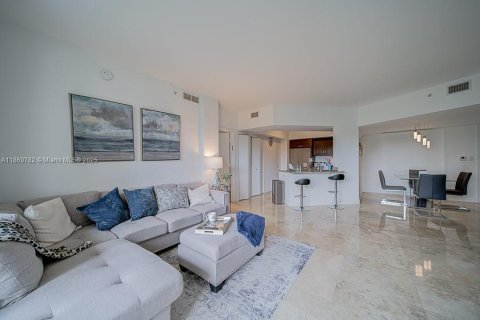 Купить кондоминиум в Авентура, Флорида 2 спальни, 122.63м2, № 1978769 - фото 3