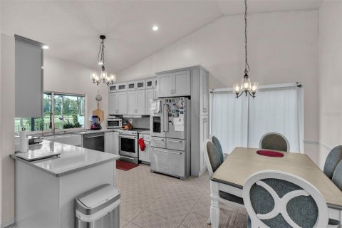 House in Sun City Center, Florida 3 bedrooms, 170.75 sq.m. № 1800111 - photo 17