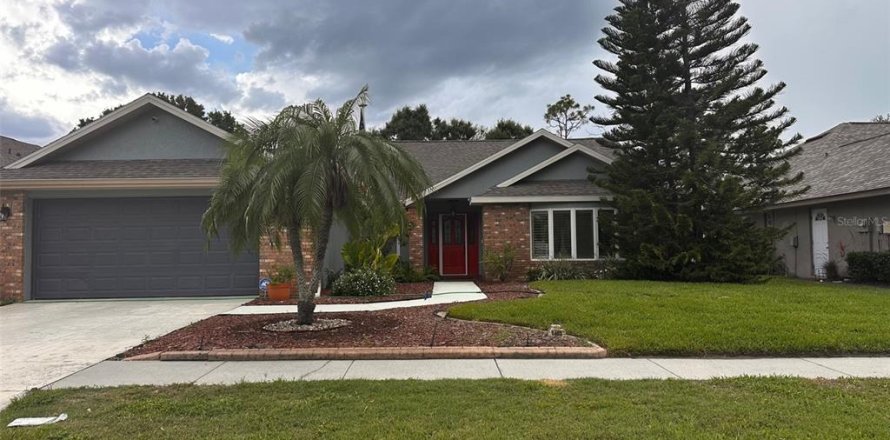 House in Sun City Center, Florida 3 bedrooms, 170.75 sq.m. № 1800111