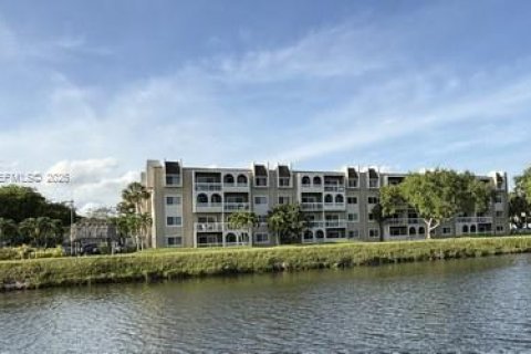 Condo in Miami, Florida, 1 bedroom № 2253983 - photo 17