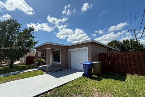 House in Pompano Beach, Florida 3 bedrooms, 119.19 sq.m. № 2075317 - photo 14