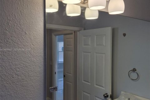House in Pompano Beach, Florida 3 bedrooms, 119.19 sq.m. № 2075317 - photo 22
