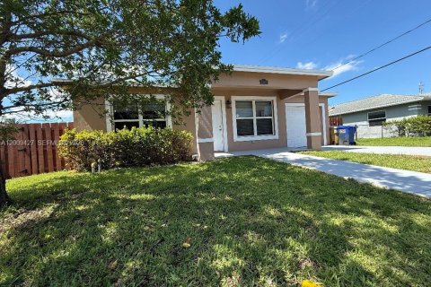 House in Pompano Beach, Florida 3 bedrooms, 119.19 sq.m. № 2075317 - photo 16