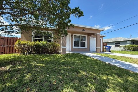 House in Pompano Beach, Florida 3 bedrooms, 119.19 sq.m. № 2075317 - photo 19