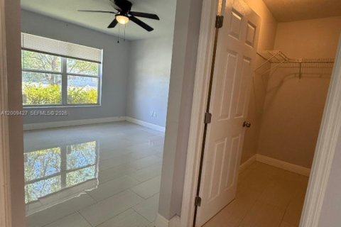 House in Pompano Beach, Florida 3 bedrooms, 119.19 sq.m. № 2075317 - photo 12
