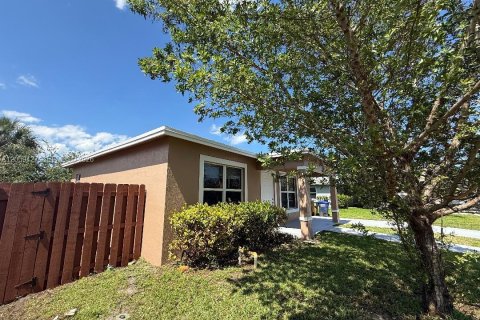 House in Pompano Beach, Florida 3 bedrooms, 119.19 sq.m. № 2075317 - photo 15