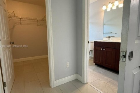House in Pompano Beach, Florida 3 bedrooms, 119.19 sq.m. № 2075317 - photo 4