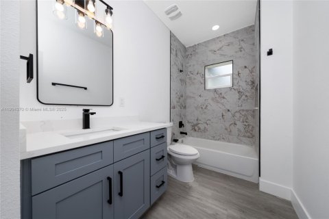 Villa ou maison à vendre à Palm Bay, Floride: 4 chambres № 2035399 - photo 17