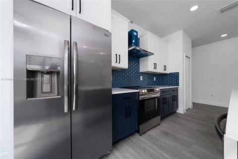 Villa ou maison à vendre à Palm Bay, Floride: 4 chambres № 2035399 - photo 8