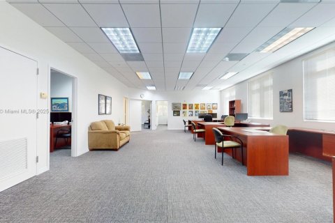 Immobilier commercial à vendre à Miami, Floride № 1949739 - photo 2