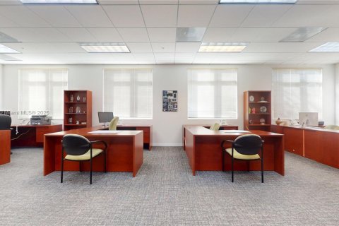 Immobilier commercial à vendre à Miami, Floride № 1949739 - photo 4