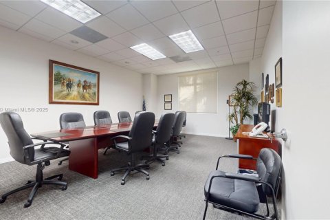 Immobilier commercial à vendre à Miami, Floride № 1949739 - photo 9