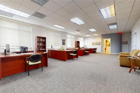 Immobilier commercial à vendre à Miami, Floride № 1949739 - photo 5