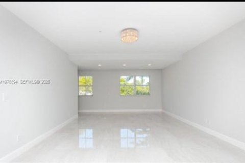 Touwnhouse à louer à Fort Lauderdale, Floride: 3 chambres, 220.74 m2 № 2031431 - photo 2