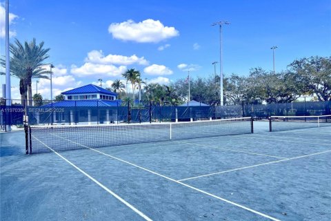 Снять в аренду таунхаус в Форт-Лодердейл, Флорида 3 спальни, 220.74м2, № 2031431 - фото 21