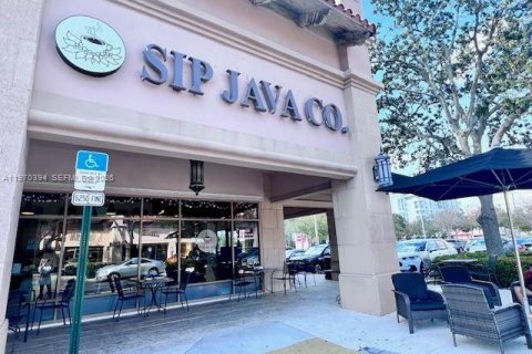 Снять в аренду таунхаус в Форт-Лодердейл, Флорида 3 спальни, 220.74м2, № 2031431 - фото 25