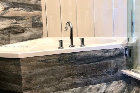 Снять в аренду таунхаус в Форт-Лодердейл, Флорида 3 спальни, 220.74м2, № 2031431 - фото 29