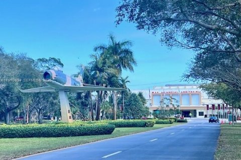 Снять в аренду таунхаус в Форт-Лодердейл, Флорида 3 спальни, 220.74м2, № 2031431 - фото 24