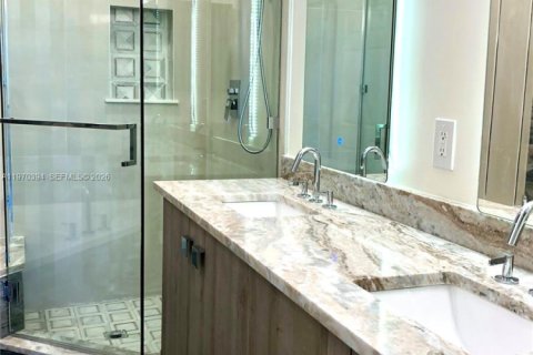 Снять в аренду таунхаус в Форт-Лодердейл, Флорида 3 спальни, 220.74м2, № 2031431 - фото 30