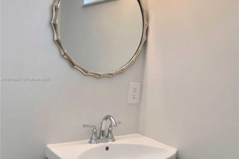 Снять в аренду таунхаус в Форт-Лодердейл, Флорида 3 спальни, 220.74м2, № 2031431 - фото 27