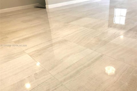 Снять в аренду таунхаус в Форт-Лодердейл, Флорида 3 спальни, 220.74м2, № 2031431 - фото 26