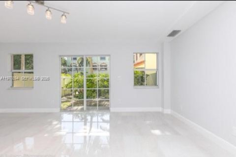 Touwnhouse à louer à Fort Lauderdale, Floride: 3 chambres, 220.74 m2 № 2031431 - photo 4