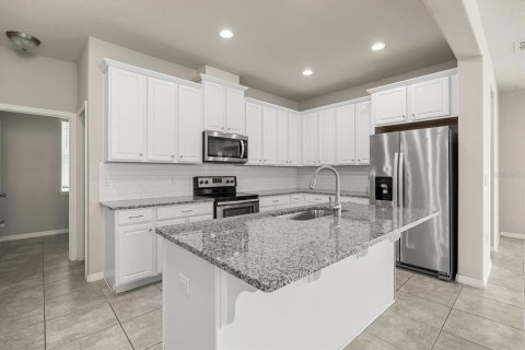 Villa ou maison à vendre à Kissimmee, Floride: 4 chambres, 201.6 m2 № 1718518 - photo 4
