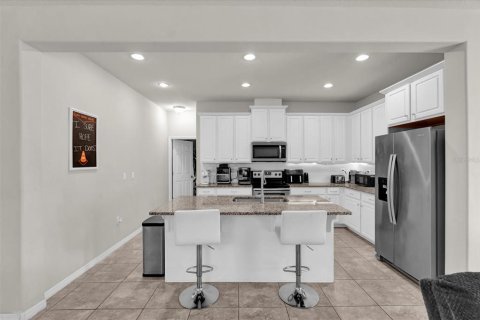 Villa ou maison à vendre à Kissimmee, Floride: 4 chambres, 201.6 m2 № 1718518 - photo 9