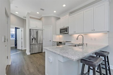 Townhouse in Tampa, Florida 3 bedrooms, 193.24 sq.m. № 2239402 - photo 4