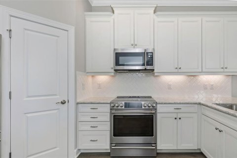 Townhouse in Tampa, Florida 3 bedrooms, 193.24 sq.m. № 2239402 - photo 6