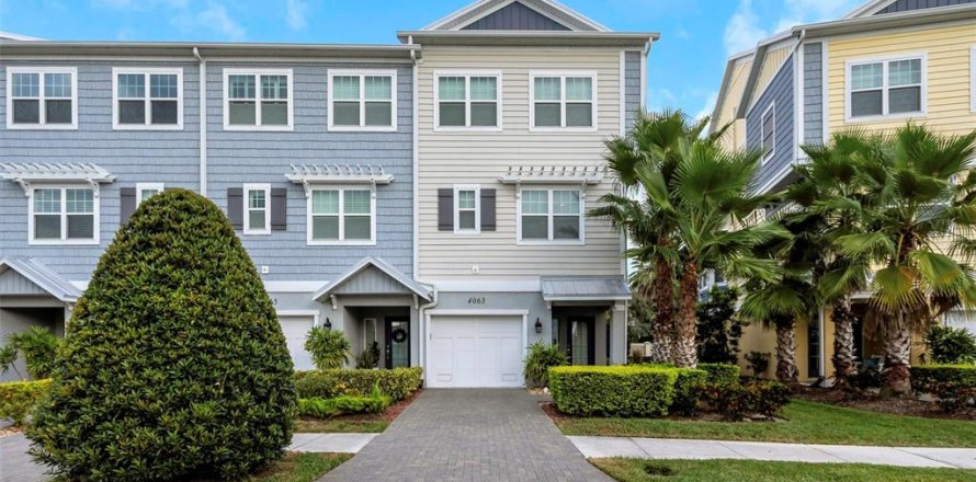 Townhouse in Tampa, Florida 3 bedrooms, 193.24 sq.m. № 2239402