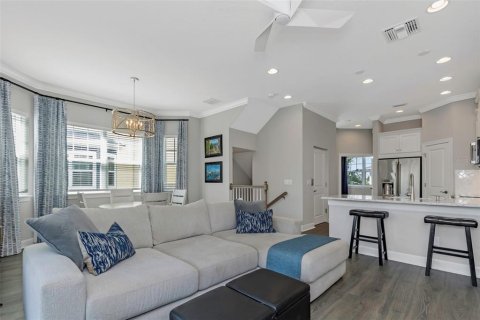 Townhouse in Tampa, Florida 3 bedrooms, 193.24 sq.m. № 2239402 - photo 10