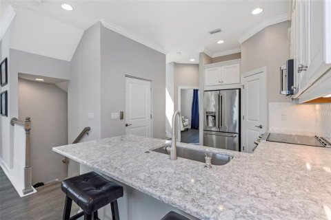 Townhouse in Tampa, Florida 3 bedrooms, 193.24 sq.m. № 2239402 - photo 9