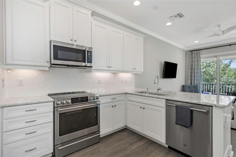 Townhouse in Tampa, Florida 3 bedrooms, 193.24 sq.m. № 2239402 - photo 8