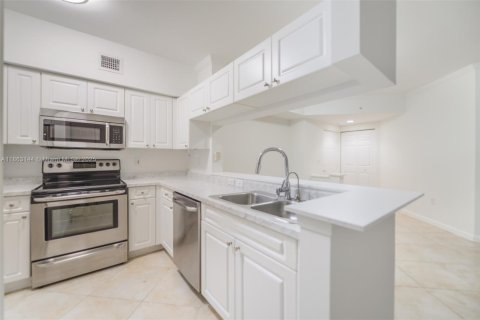 Condo in Sunny Isles Beach, Florida, 2 bedrooms  № 1890341 - photo 4