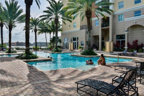Condo in Sunny Isles Beach, Florida, 2 bedrooms  № 1890341 - photo 21