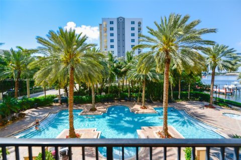Condo in Sunny Isles Beach, Florida, 2 bedrooms  № 1890341 - photo 1
