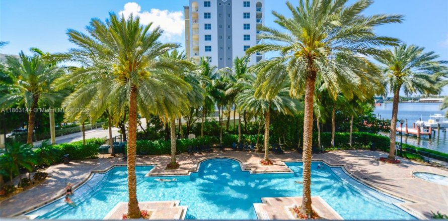 Condo in Sunny Isles Beach, Florida, 2 bedrooms № 1890341