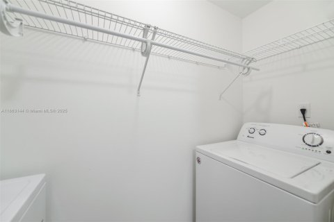 Condo in Sunny Isles Beach, Florida, 2 bedrooms  № 1890341 - photo 7