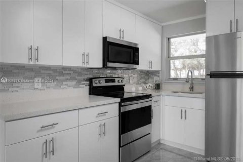 Купить кондоминиум в Санрайз, Флорида 2 спальни, 78.97м2, № 1797710 - фото 1