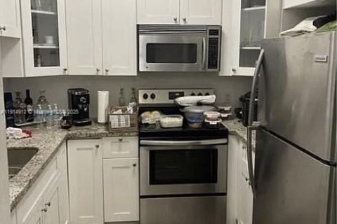 House in Miami, Florida 3 bedrooms, 118.45 sq.m. № 2019369 - photo 3