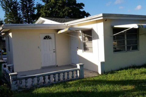 Villa ou maison à louer à Tamarac, Floride: 2 chambres, 93.55 m2 № 2249322 - photo 8