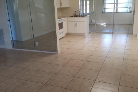 Villa ou maison à louer à Tamarac, Floride: 2 chambres, 93.55 m2 № 2249322 - photo 3