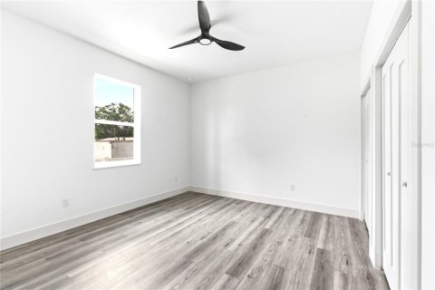 House in Tampa, Florida 4 bedrooms, 190.54 sq.m. № 2110792 - photo 25