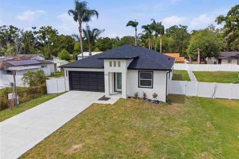 House in Tampa, Florida 4 bedrooms, 190.54 sq.m. № 2110792 - photo 3