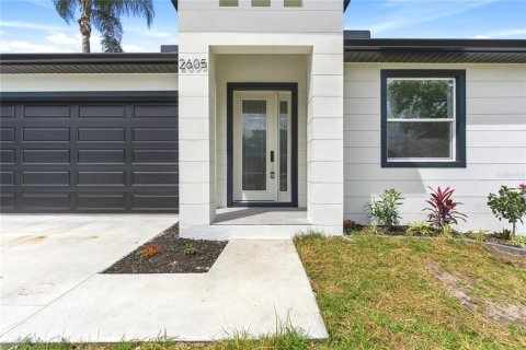 House in Tampa, Florida 4 bedrooms, 190.54 sq.m. № 2110792 - photo 7