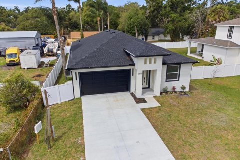 House in Tampa, Florida 4 bedrooms, 190.54 sq.m. № 2110792 - photo 8